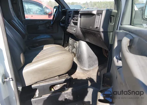 2008 Chevrolet Express Work Van z USA, uszkodzony, nr VIN 1GCFG15X681225465